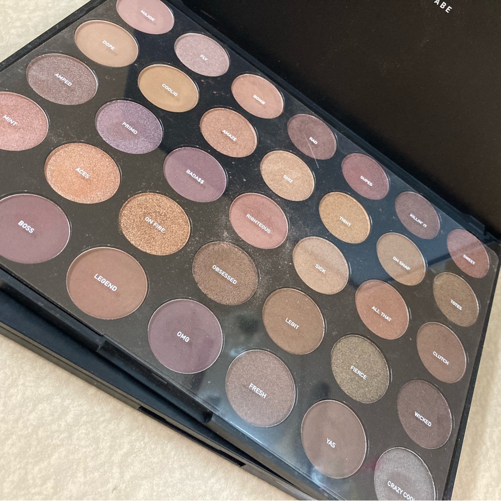 Morphe 35t dope taupe palette
